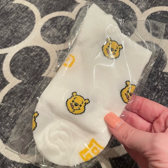 2/$15 Winnie the Pooh Socks Disney World  Disneyland Minnie  Donald  Sulley - Picture 3 of 3